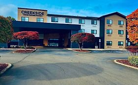 Creekside Hotel & Suites